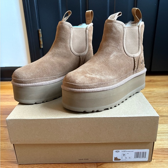 UGG Chestnut Platform Winter Boots - Picture 3 of 7